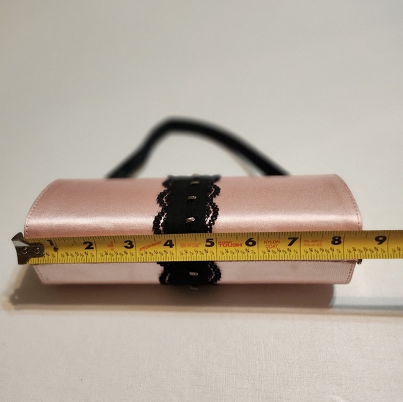 Elegant Pink Kisslock Clutch with Black Lace Trim - Picture 11 of 13